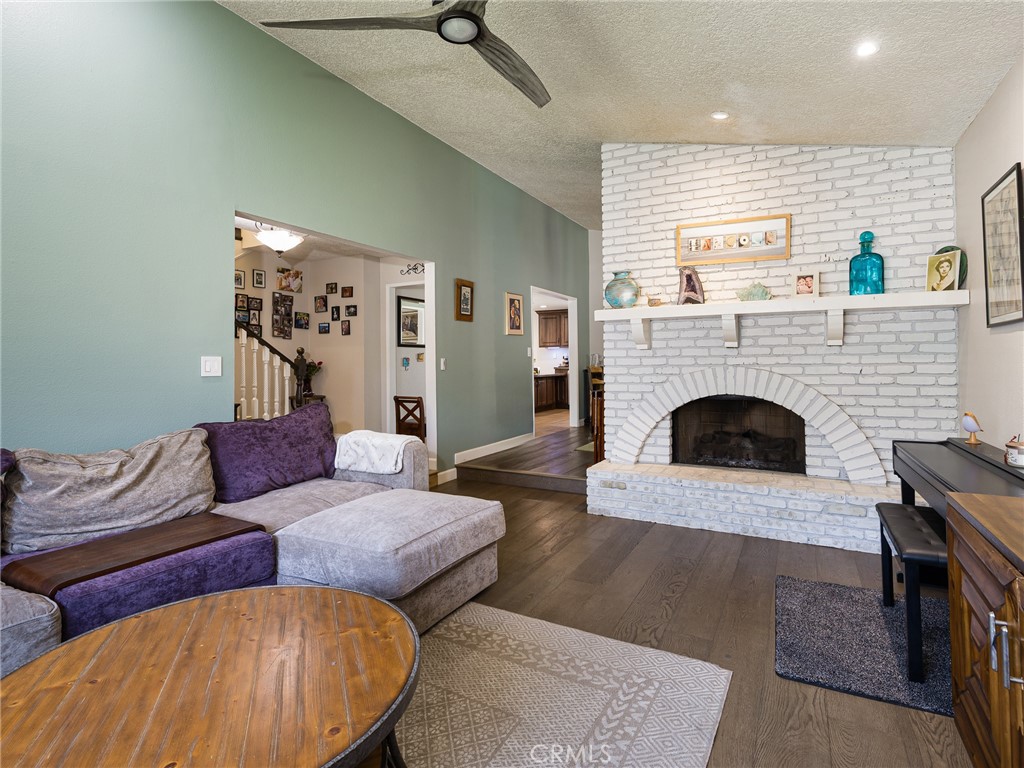 709 Redwood Avenue