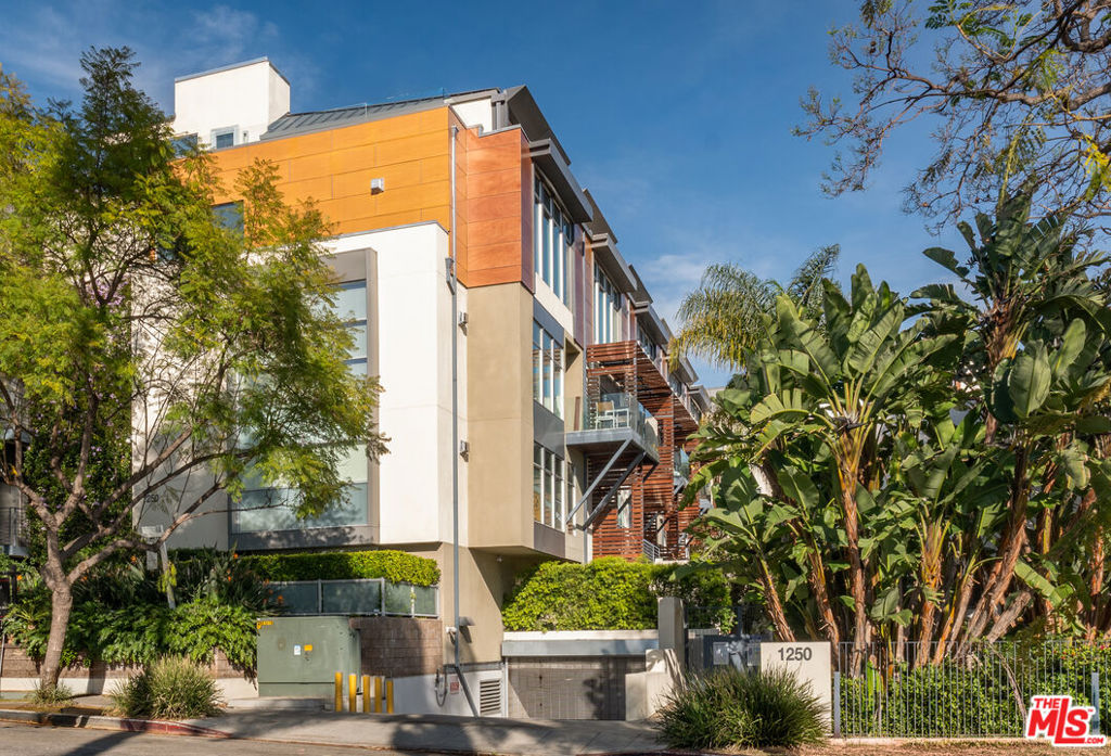 1250 N Harper Avenue 411