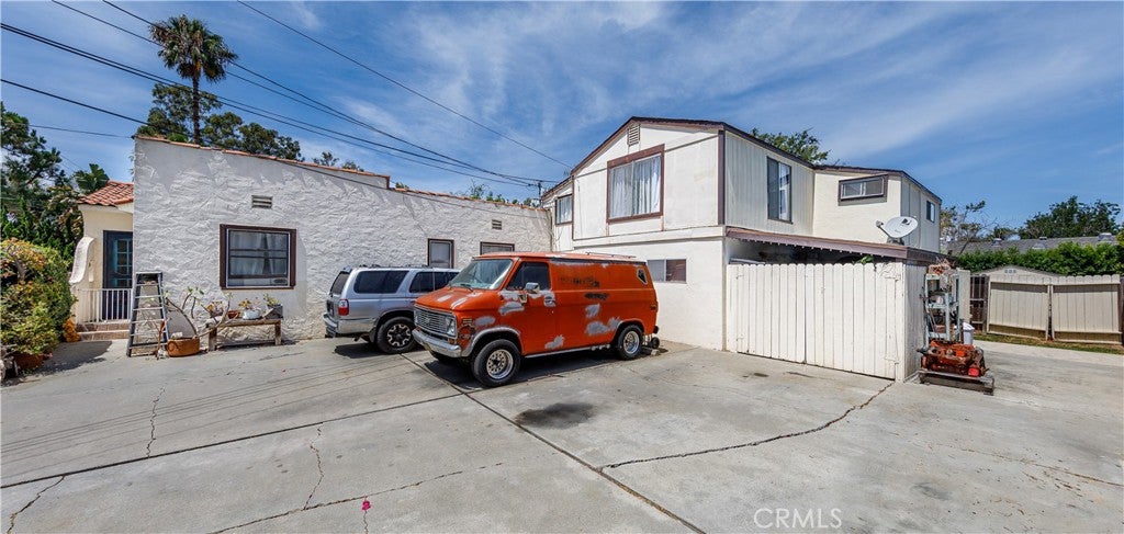 2653 Santa Ana