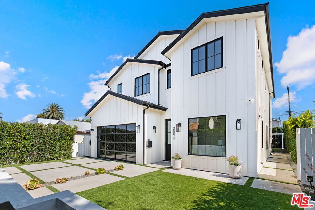 Photo of 12850 Admiral Avenue, Los Angeles, CA 90066 (MLS # 25587849)