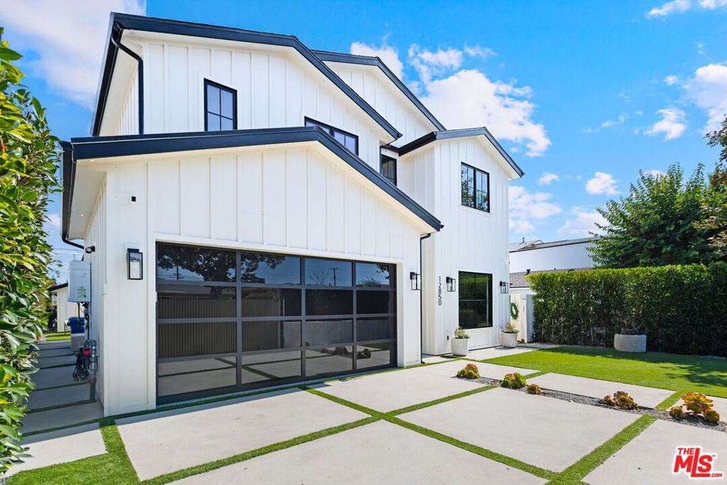 Photo of 12850 Admiral Avenue, Los Angeles, CA 90066 (MLS # 25587849)