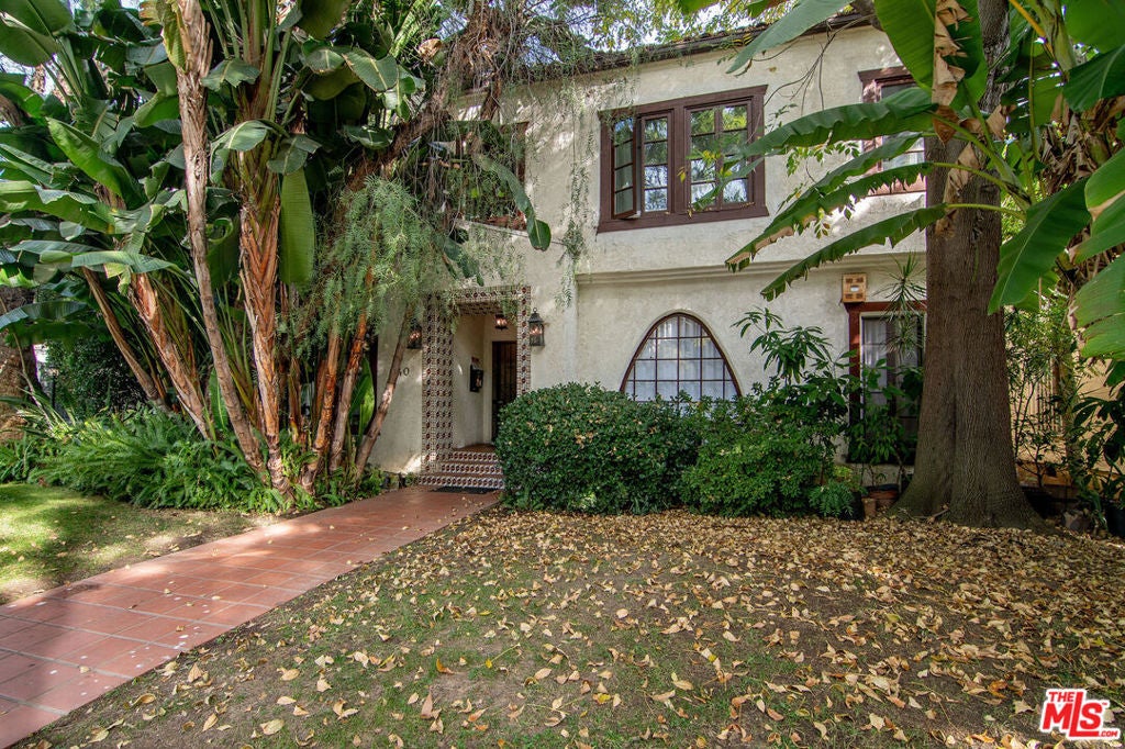340 N Oakhurst Drive