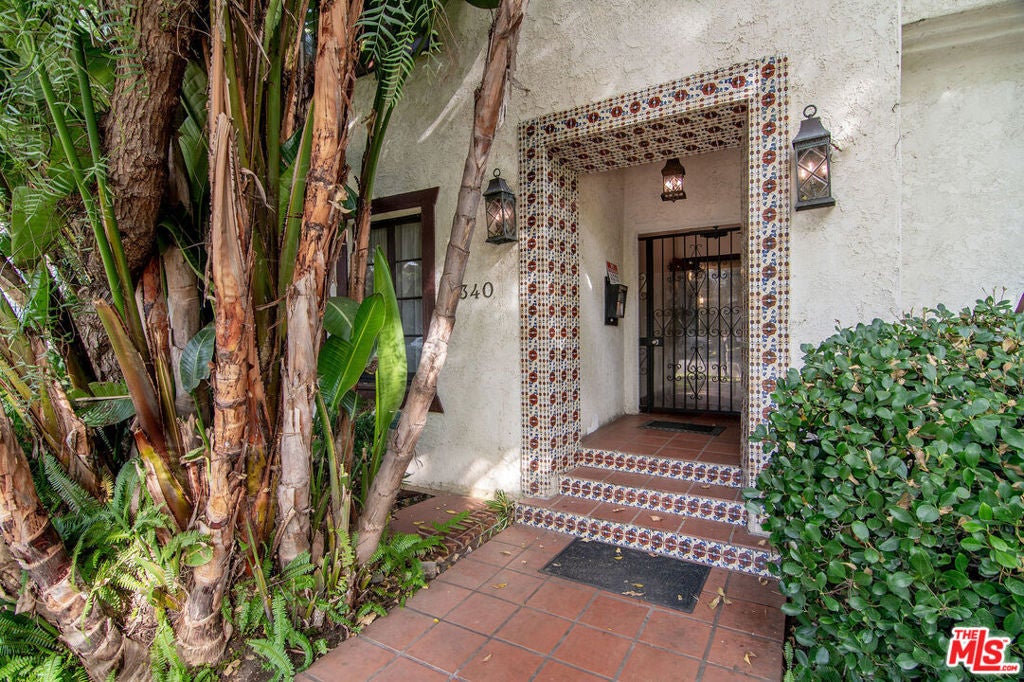 340 N Oakhurst Drive 205, Beverly Hills CA 90210