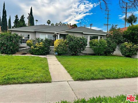 Photo of 16852 Mccormick Street, Encino, CA 91436 (MLS # 26643575)