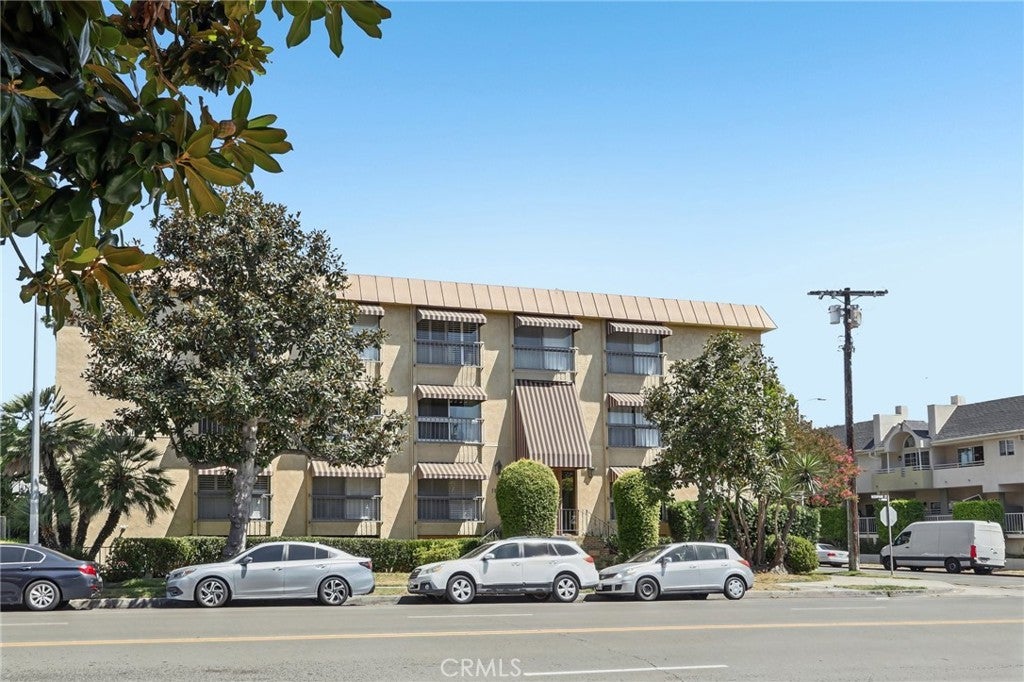 11507 Moorpark Street #305