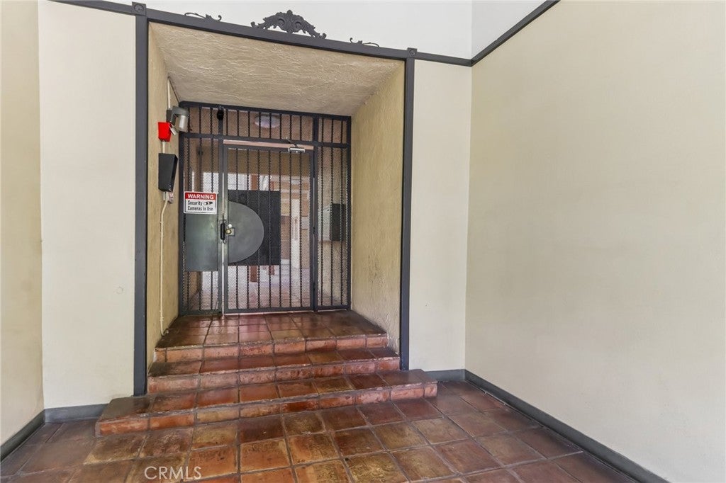 11507 Moorpark Street #305