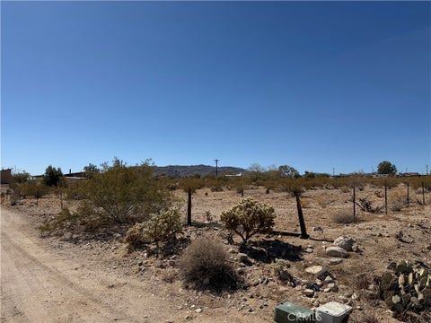 Photo of 74377 Sunrise DR, 29 Palms, CA 92277 (MLS # SW26148550)