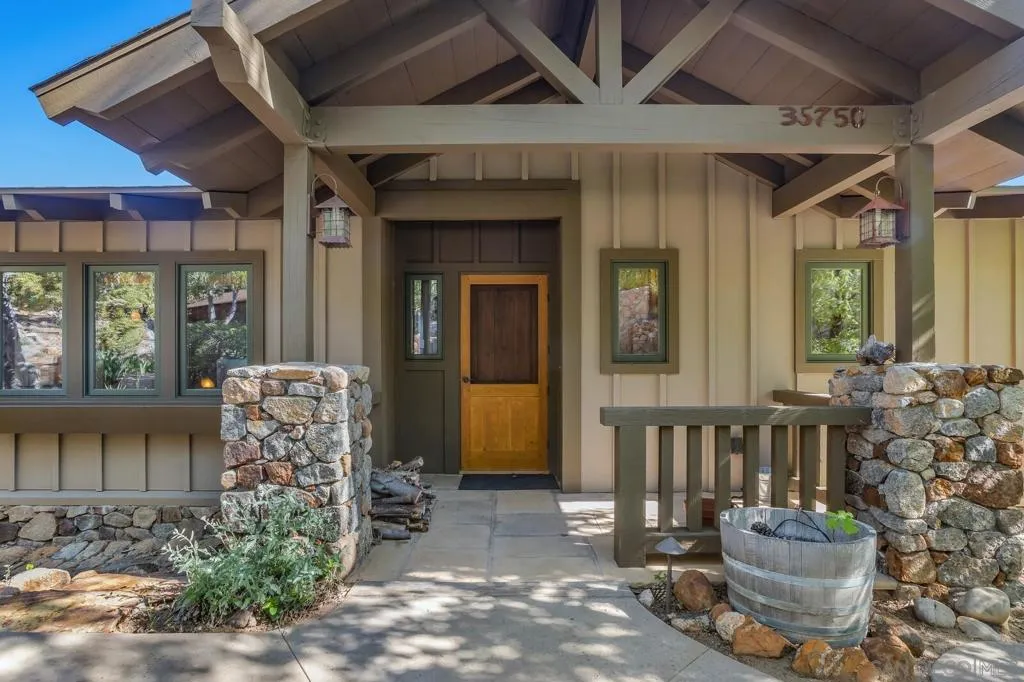 Julian, California 92036, United States, 4 Bedrooms Bedrooms, ,5 BathroomsBathrooms,Residential,Active,184984