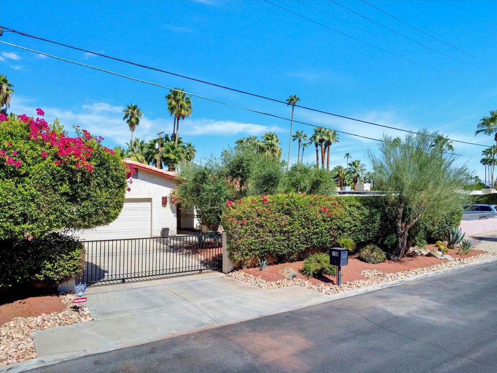 Photo of 250 E Sonora Road, Palm Springs, CA 92264 (MLS # 219137114DA)