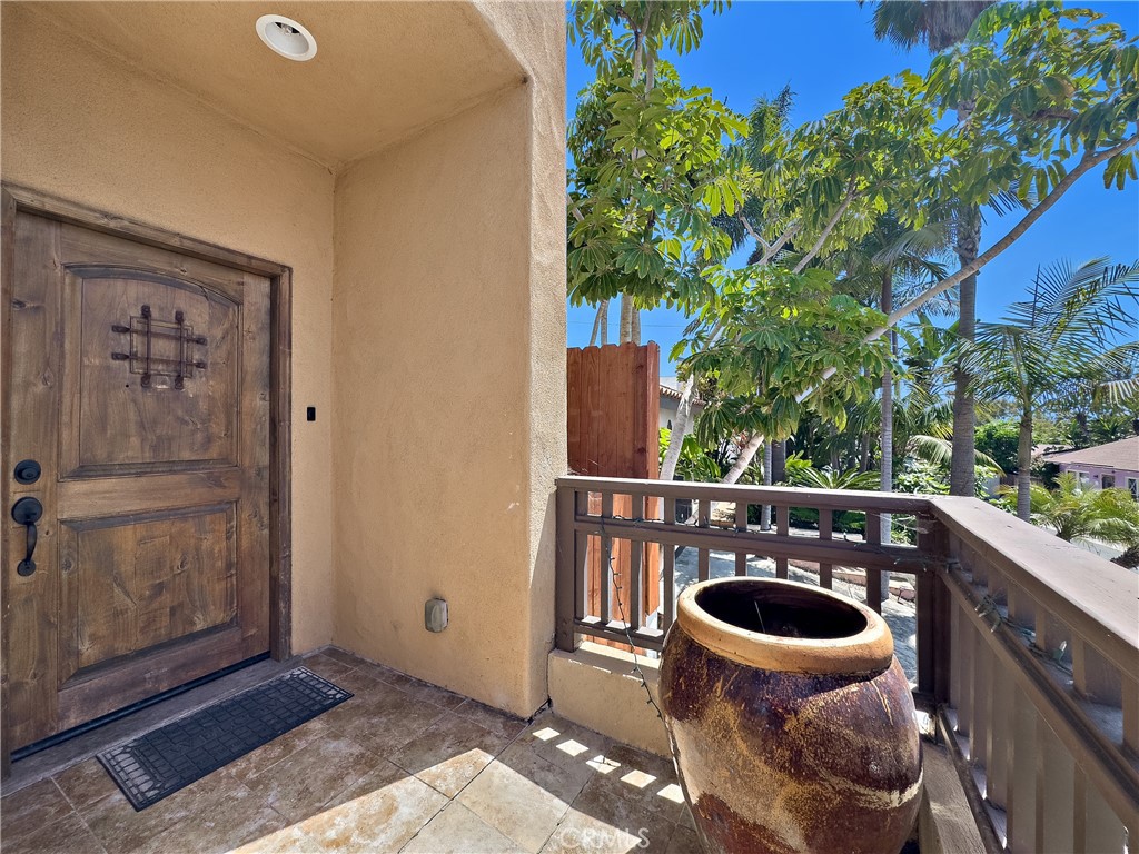 121 Loma Lane
