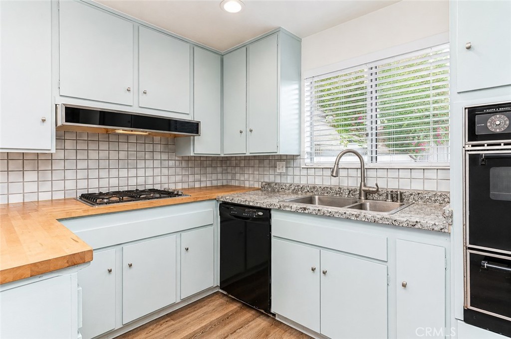 8098 Kerr Green