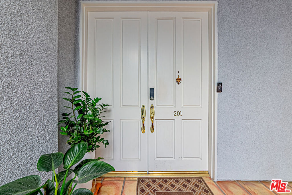 737 S Windsor Boulevard 201