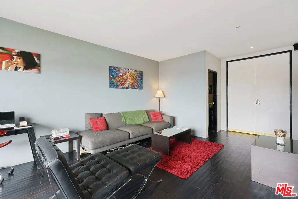 West Hollywood, California 90069, United States, 1 Bedroom Bedrooms, ,2 BathroomsBathrooms,Residential,Active,198097