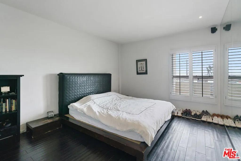 West Hollywood, California 90069, United States, 1 Bedroom Bedrooms, ,2 BathroomsBathrooms,Residential,Active,198097