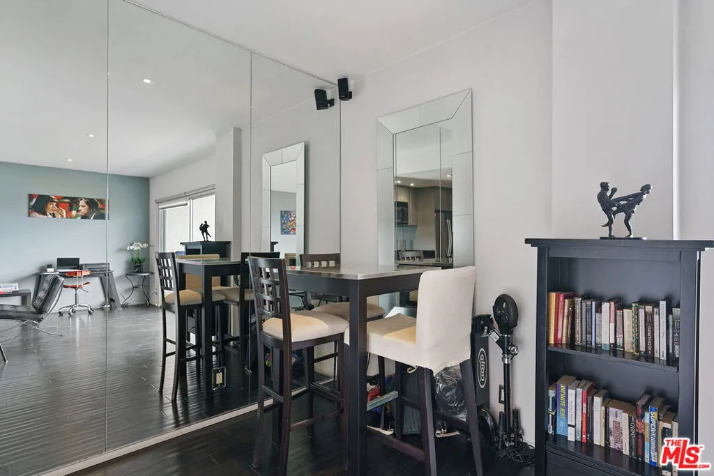 West Hollywood, California 90069, United States, 1 Bedroom Bedrooms, ,2 BathroomsBathrooms,Residential,Active,198097