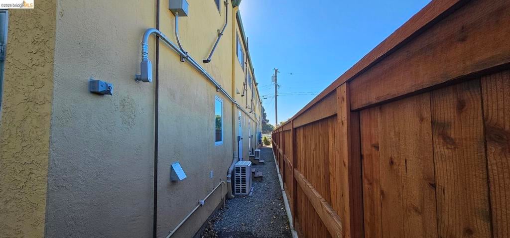 1403 Carleton ST