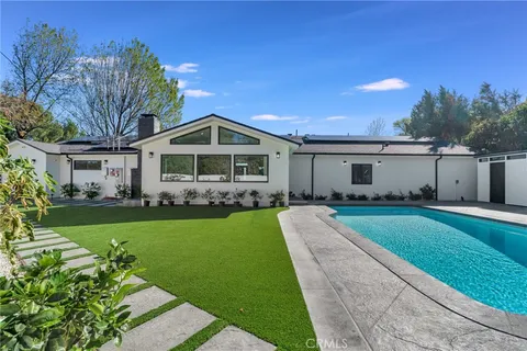 MLS: SR26049333