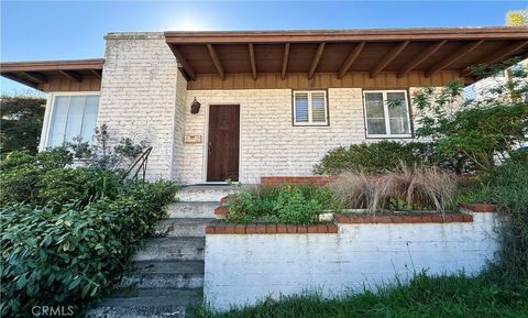 Photo of 2623 Laurel Ave, Manhattan Beach, CA 90266 (MLS # SB26015873)