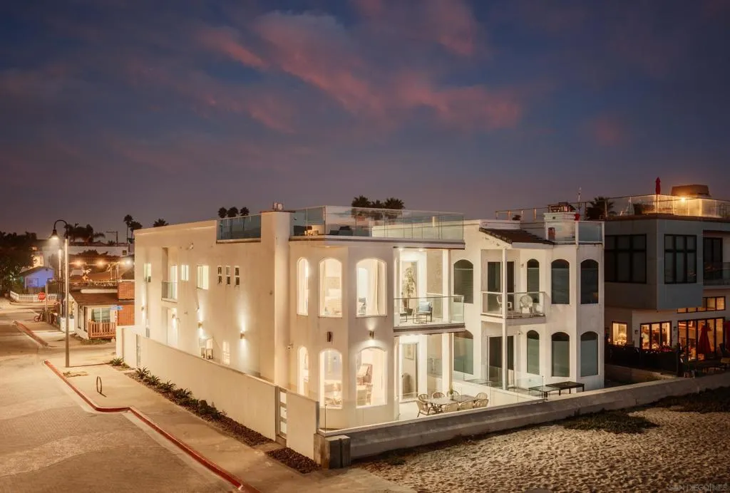 Imperial Beach, California 91932, United States, 4 Bedrooms Bedrooms, ,4 BathroomsBathrooms,Residential,Active,223994