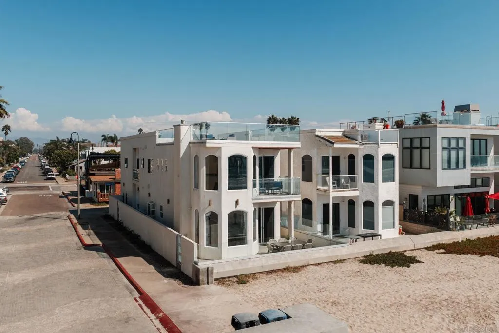 Imperial Beach, California 91932, United States, 4 Bedrooms Bedrooms, ,4 BathroomsBathrooms,Residential,Active,223994