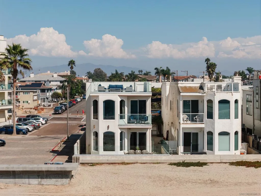 Imperial Beach, California 91932, United States, 4 Bedrooms Bedrooms, ,4 BathroomsBathrooms,Residential,Active,223994