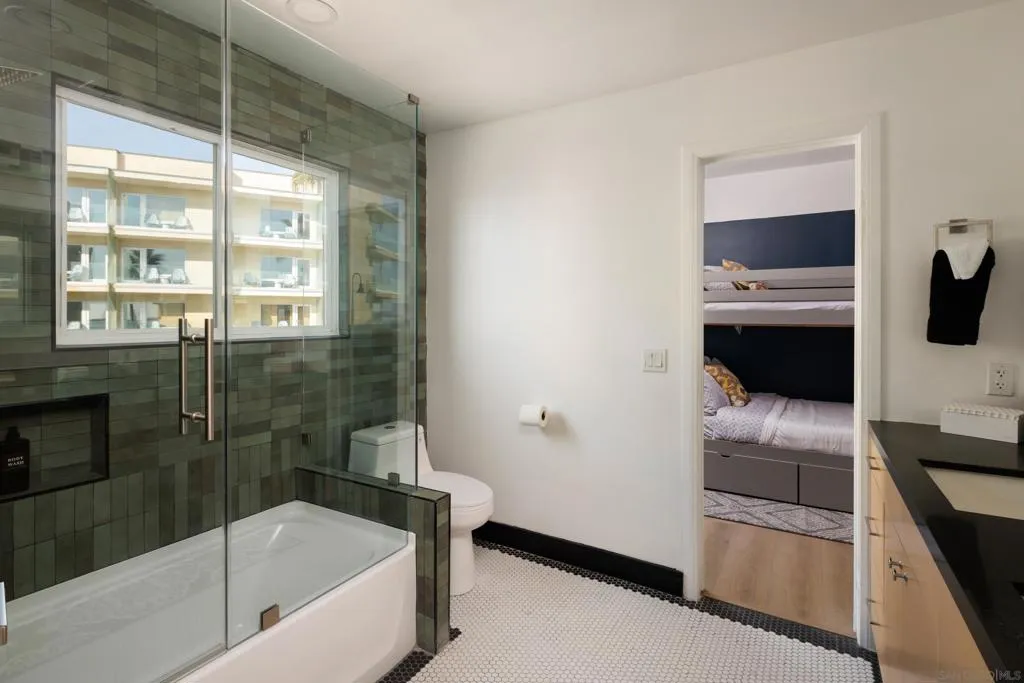 Imperial Beach, California 91932, United States, 4 Bedrooms Bedrooms, ,4 BathroomsBathrooms,Residential,Active,223994