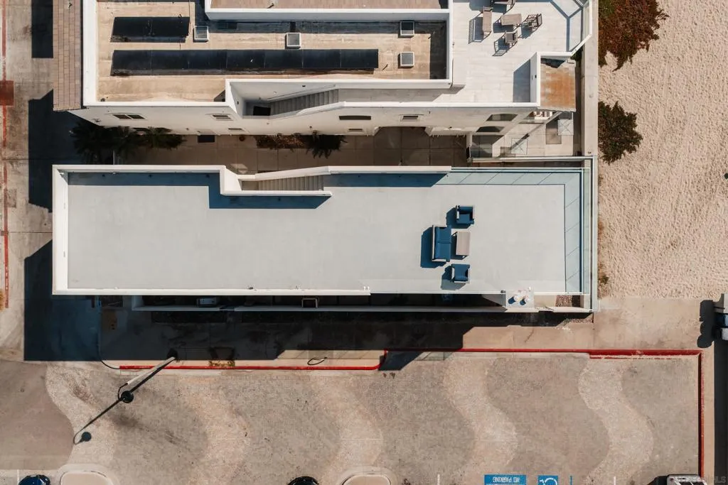 Imperial Beach, California 91932, United States, 4 Bedrooms Bedrooms, ,4 BathroomsBathrooms,Residential,Active,223994