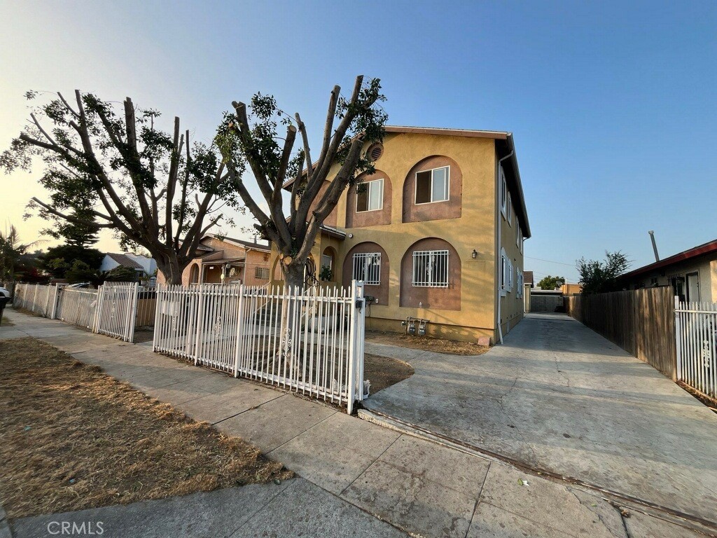 Don’t miss out on this amazing deal! Centrally located in a family area, unit has 4 bedrooms, 2 Bathrooms. It has beautiful kitchen cabinets with granite counter tops, a separate dining area, tile in the kitchen and wood laminate floor throughout living and dining room. Laundry is located inside the unit. Crown and base molding, energy efficient dual pane windows, professionally landscaped with automatic water sprinklers. Detached 3 car garage with a long driveway. Close to schools, restaurants and shopping areas. A must See!!! Good credit and verifiable rental history is a Must. SECTION 8 WELCOME!!!! Rent for unit is $3,400.00 Deposit for Unit is $3,400.00 for a 1 year lease.