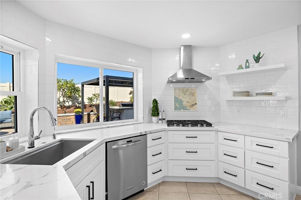 Photo of 2042 Redwood Crst, Vista, CA 92081 (MLS # OC25249324)