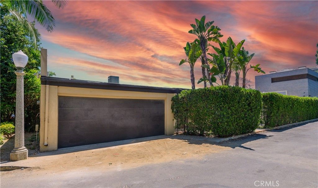Photo of 9400 Sierra Mar Drive, Los Angeles, CA 90069 (MLS # OC25224348)