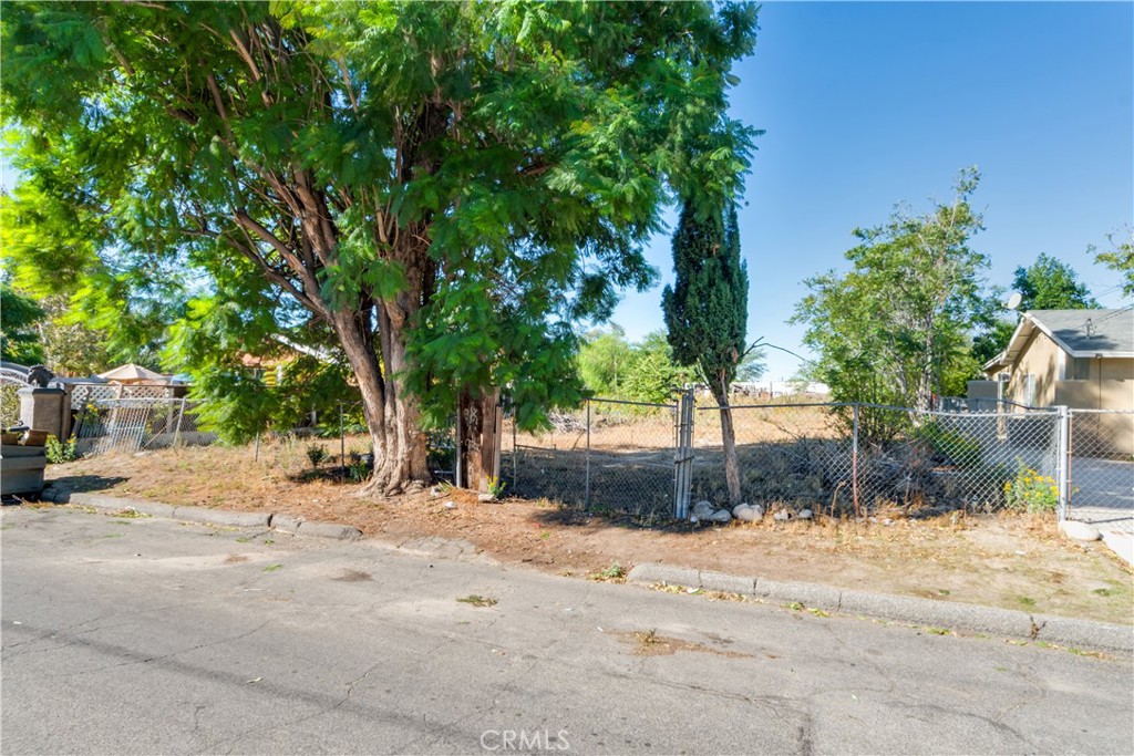 20,790sf/.48ac Residential in-fill lot, potentially previously developed and zoned RS1-AA with Agriculture overlay. This parcel is located within the suburb of Muscoy (Unincorporated San Bernardino County), known  for its semi-rural lifestyle with large lot suitable for raising livestock and growing plants; in a highly sought-out equestrian town. Conveniently located nearby to the I-210 and I-215 Freeways; you'll find both rural charm and urban convenience. Buyer must verify own zoning/use with San Bernardino Land Use Services. Seller is unfamiliar with said parcel that was received by Grant Deed in prior years in exchange for debt owed; therefore there may be value in land with onsite utilities from a prior development (address assigned and one drive-in for ingress) - Buyer is strictly encouraged to verify.