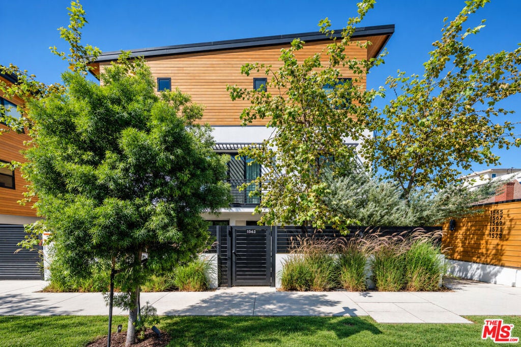 Photo of 1563 Hi Point Street, Los Angeles, CA 90035 (MLS # 26986129)