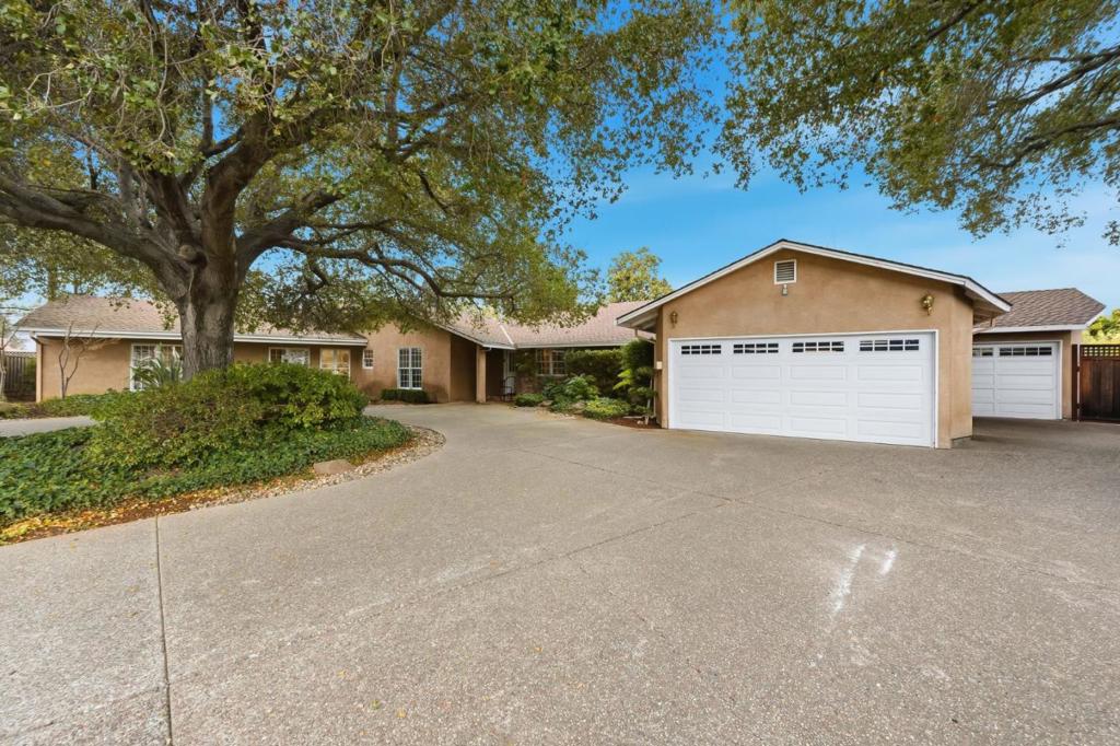 11915 Shadybrook Court