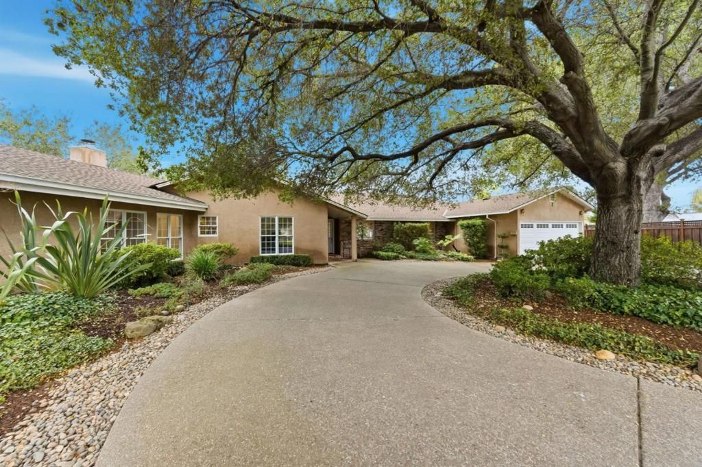 Photo of 11915 Shadybrook Court, Saratoga, CA 95070 (MLS # ML82034625)