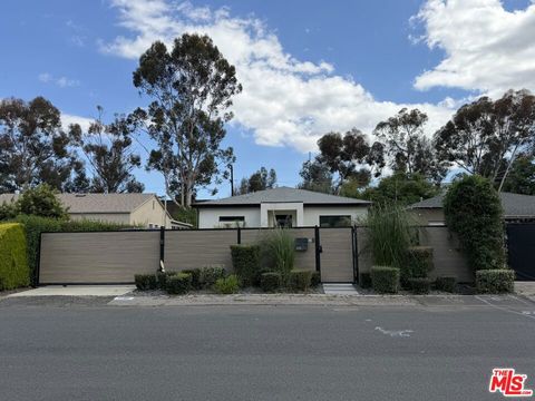 Photo of 15122 Morrison Street, Sherman Oaks, CA 91403 (MLS # 26839485)