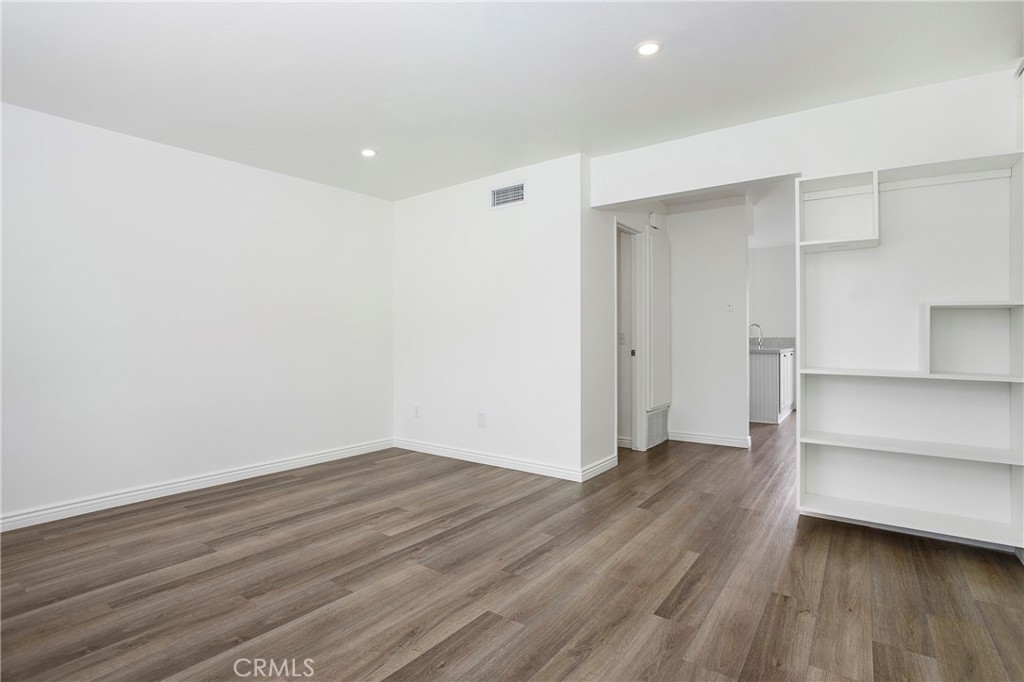 Huntington Townhomes (HTHM) - Residential