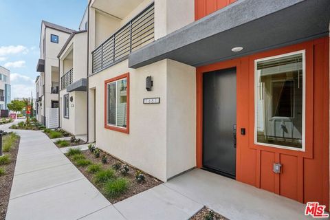 Photo of 1681 Coral Sea Lane, Los Angeles, CA 90732 (MLS # 26633413)