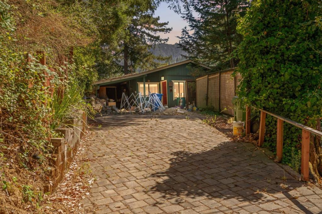 380 Ridge Drive