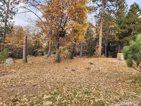 Photo of 32240 Whisper Dr, Running Springs, CA 92382 (MLS # HD25258985)