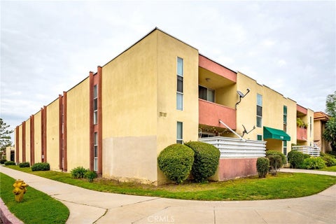Photo of 17463 Vanowen Street #10, Van Nuys, CA 91406 (MLS # GD26234042)