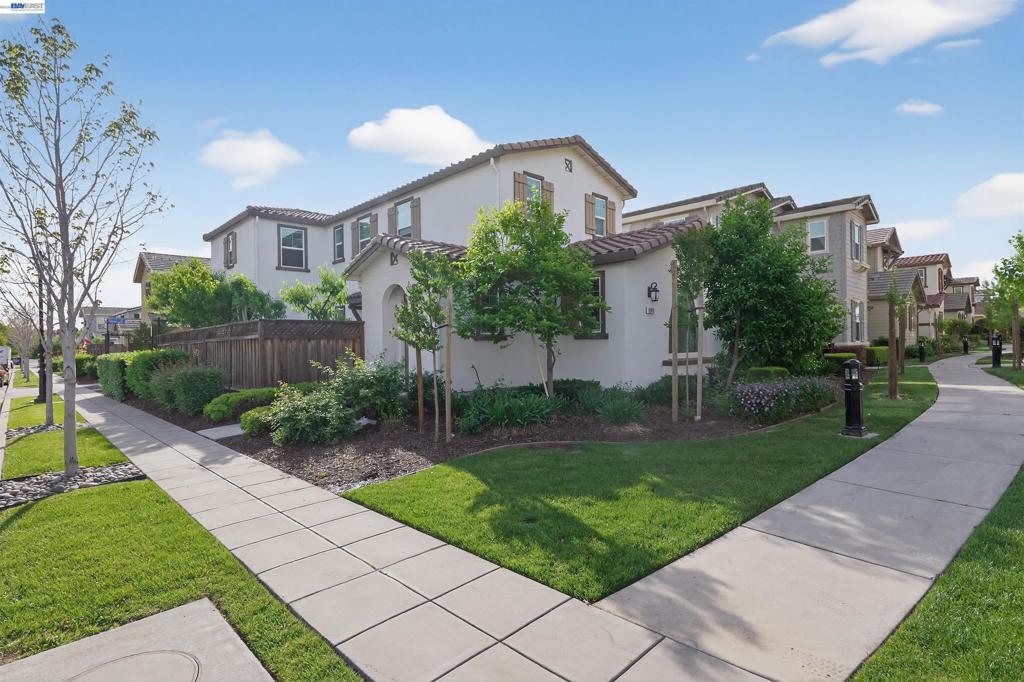 Photo 1 of 22 — 1005 S Fowler Ln, Mountain House, CA 95391