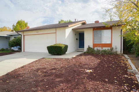 Photo of 822 Sunnyarbor Court, Campbell, CA 95008 (MLS # ML82065221)
