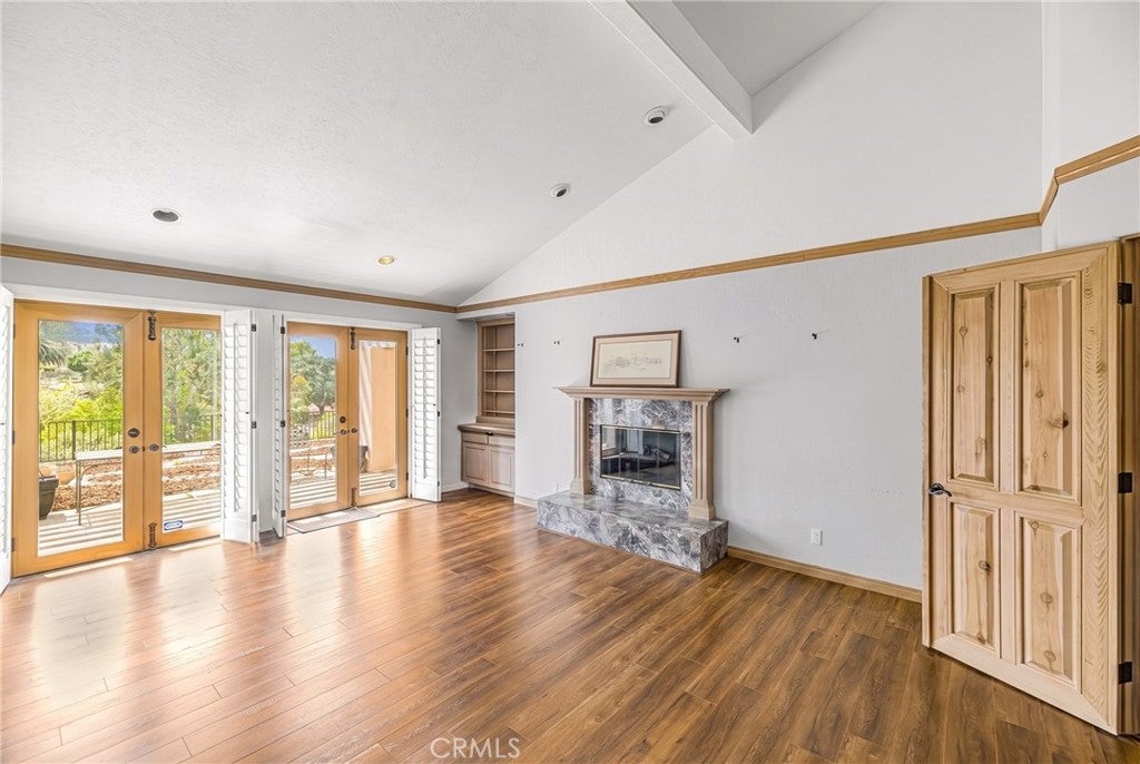 5939 Oakhill Drive