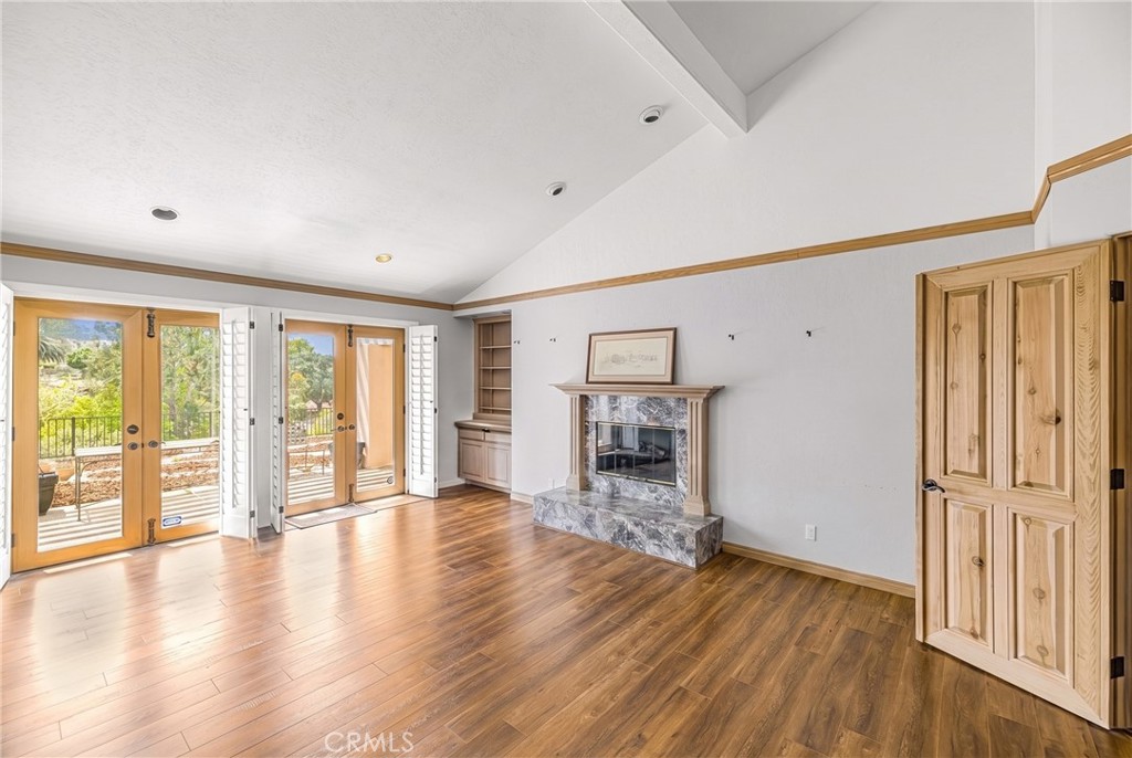 5939 Oakhill Drive
