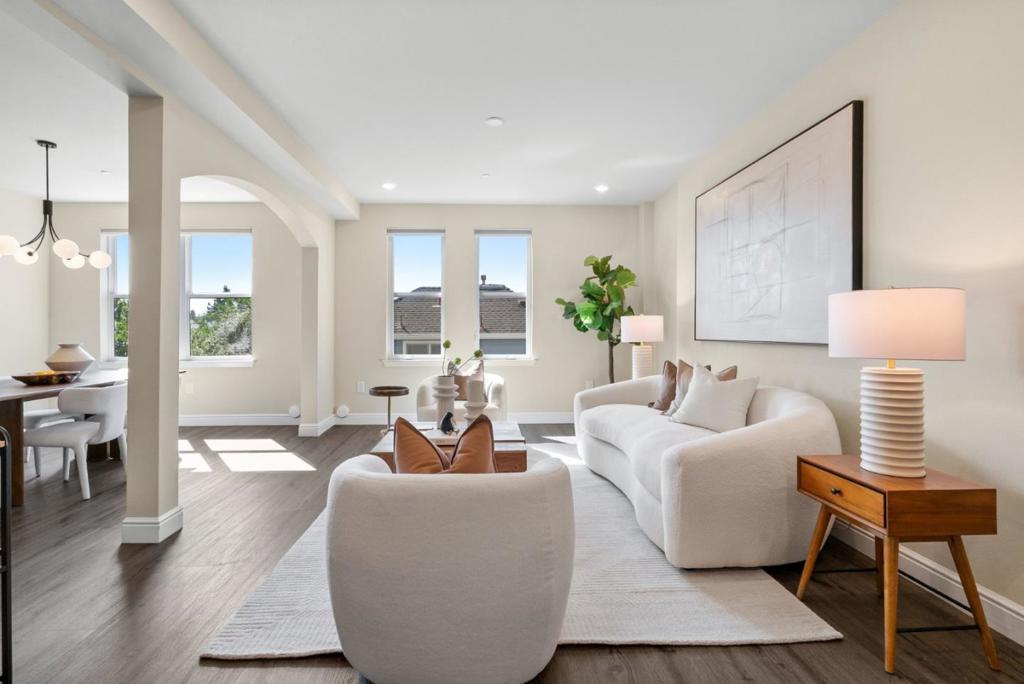 1368 El Camino Real 210