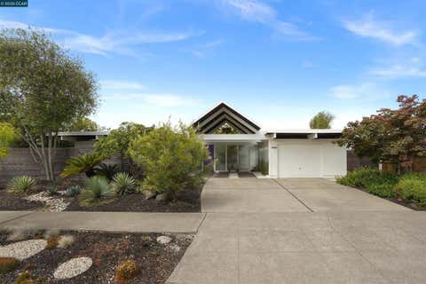 Photo of 8021 Shay Dr, Oakland, CA 94605 (MLS # 41144541)
