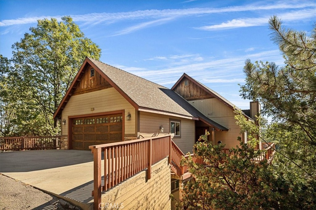 Welcome to 1292 Portillo Ln, Lake Arrowhead!
This stunning Lake Rights home offers breathtaking panoramic views of mountains and trees, perfectly situated just minutes from Tavern Bay Beach Club. The level entry and attached garage provide convenient access. The main floor features an open-concept great room with vaulted ceilings—comprising the living, dining, and kitchen areas—and a half bath. Step outside onto a spacious deck ideal for entertaining or relaxing while enjoying the spectacular scenery. The lower level includes a versatile den, a master bedroom with en-suite bath, two additional bedrooms, and laundry. A beautiful mountain retreat with incredible views and functional living spaces.