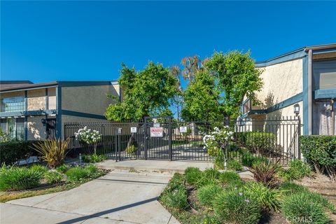 Photo of 16715 Vanowen St, Van Nuys, CA 91406 (MLS # SR26050525)