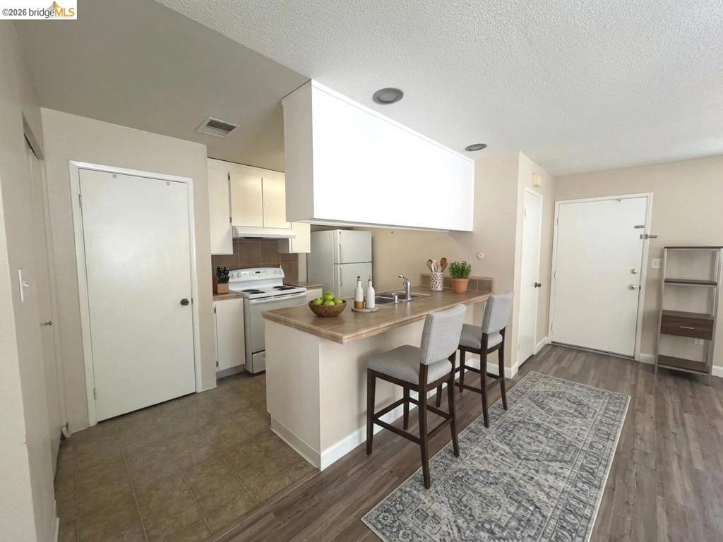 1900 San Jose Dr