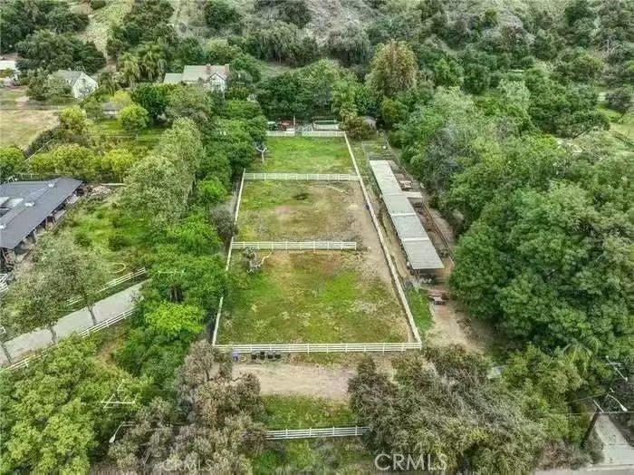 1835 Royal Oaks
